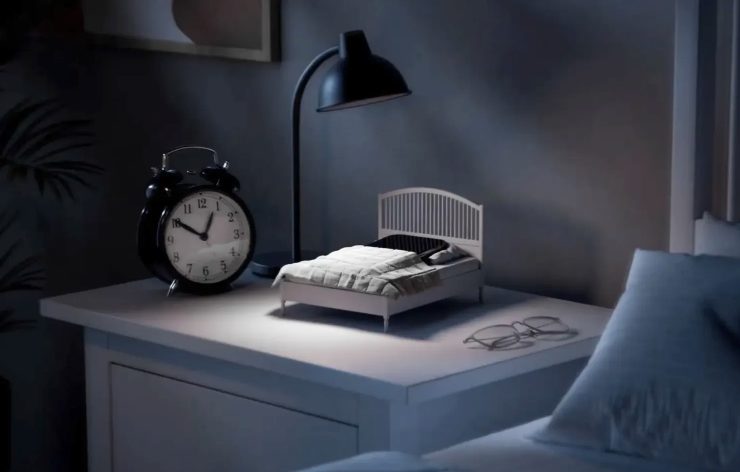 ikea mini letto smartphone su comodino